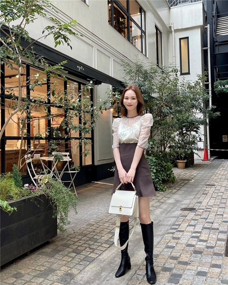 SNIDEL（スナイデル）の「ポインテッドスリーブレースブラウス