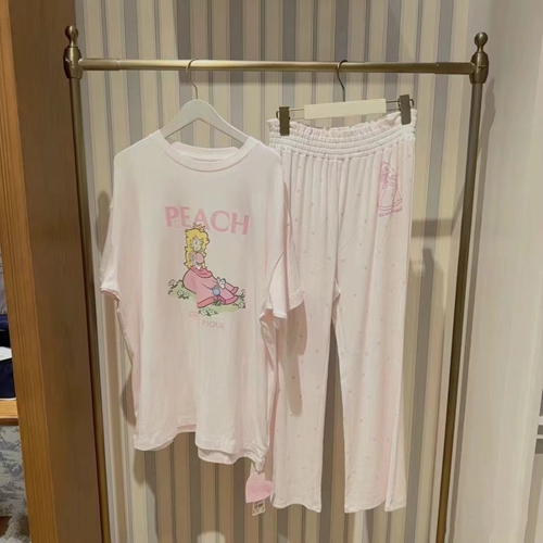 ピンク