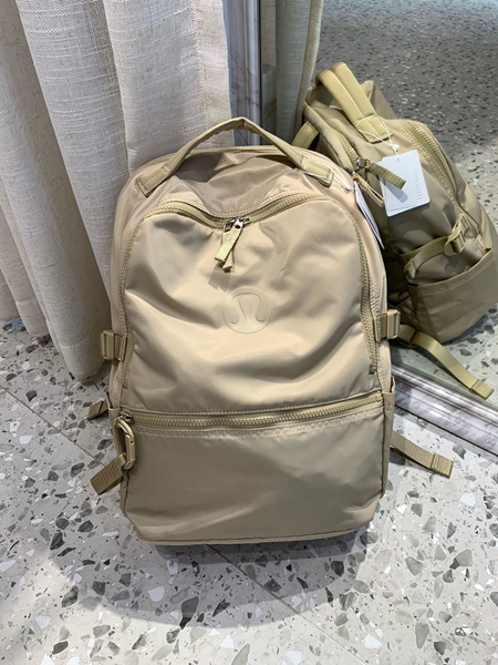 ベージュ