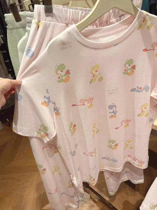 ピンク