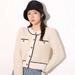 柄編みふわふわニットジャケット