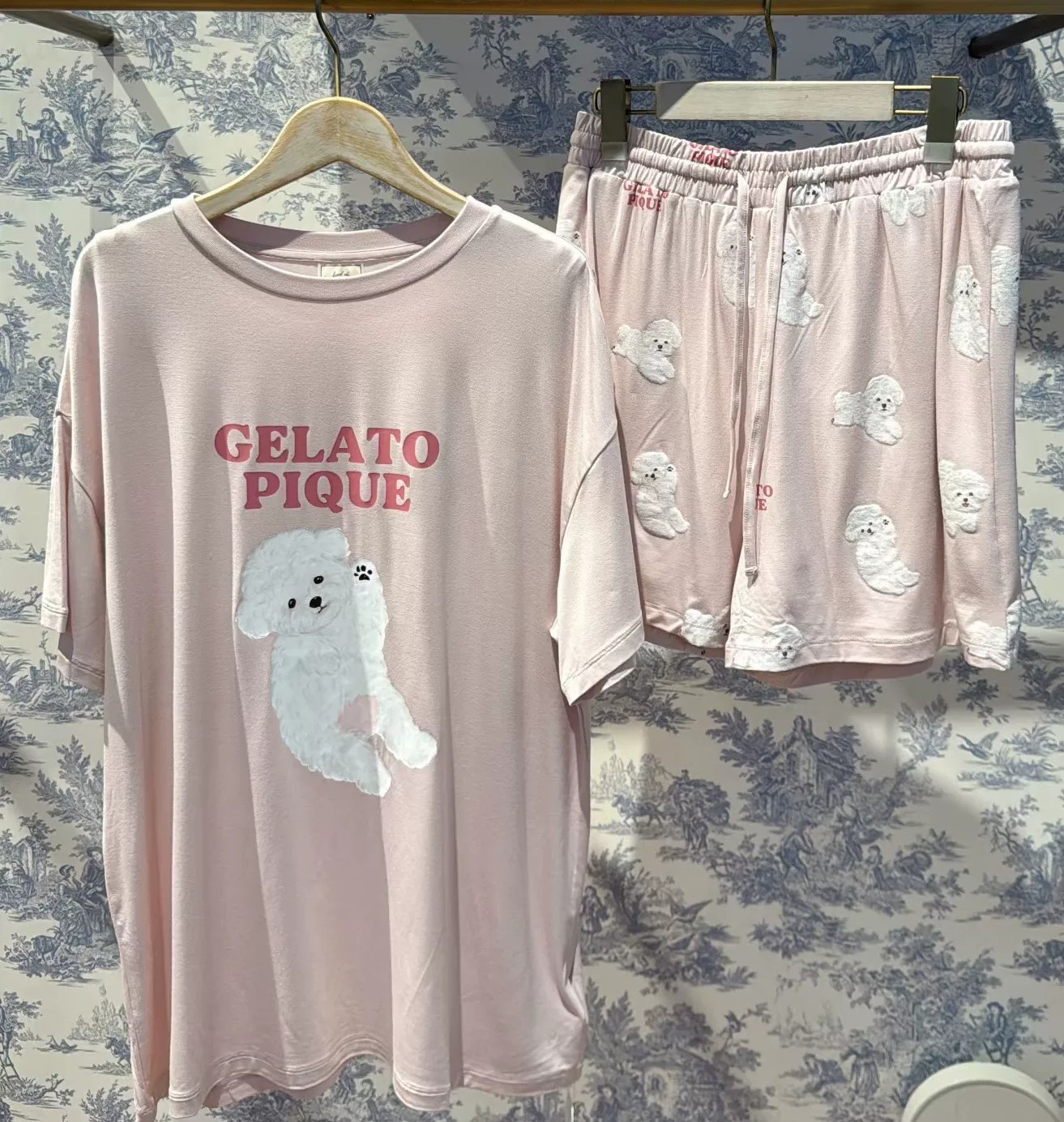 ピンク